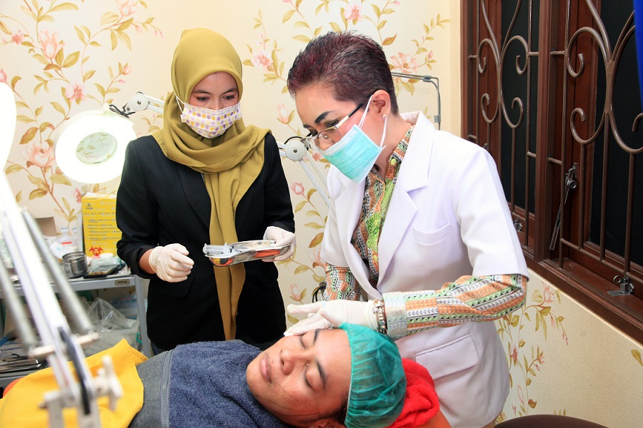 Eko Mega Bintang Untuk Karir Dan Penggemarnya Lakukan Threadlift